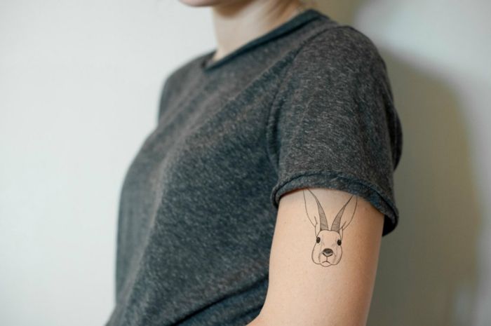 Ideas de tatuajes de conejos - tatuaje en brazo